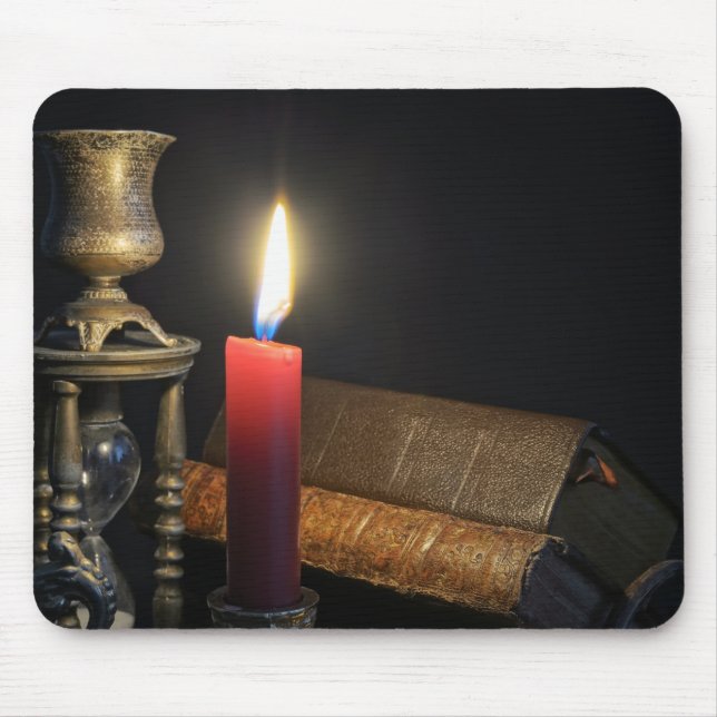 Mousepad Livros antigos e ampulheta em fundo escuro (Frente)