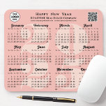 Mousepad Logotipo comercial do Calendário 2025 Código QR co<br><div class="desc">Logotipo de Negócio do Calendário 2025, Código QR Mouse Minimalista Rosa Espelho Moderno Mouse. Todos os textos estão pré-organizados para que você personalize fácil e rapidamente com seus próprios detalhes. Desejo a todos um Feliz Feriado e um Incrível Ano Novo! Para muitos outros designs de cartões, visite: (Cartões de natal...</div>