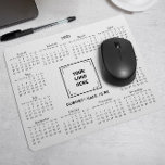 MOUSEPAD LOGOTIPO DE NEGÓCIOS DA EMPRESA DE CALENDÁRIO 2025<br><div class="desc">Design seu próprio mouse pad personalizado 2025 com o logotipo da sua empresa. É uma oferta de promocional perfeita ou um presente corporativo para clientes, fornecedores, funcionários e outros indivíduos valiosos. O calendário é exibido elegantemente com uma fonte sofisticada de serifa, garantindo clareza e profissionalismo, enquanto o layout mantém todos...</div>