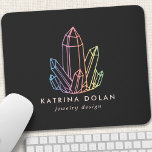 Mousepad Logotipo de negócios do Gemstone Rainbow Quartz Cr<br><div class="desc">Gemstone Rainbow Quartz Crystal Business Logo Mouse Pad. Este elegante design de negócios moderno apresenta um cluster de cristais de quartzo com gradiente arco-íris sobre um fundo negro sólido. Perfeito para um designer de joias,  blogueiro de moda,  mestre holístico de reiki ou até mesmo uma butique!</div>