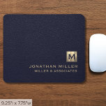 Mousepad Logotipo inicial Dourado de luxo azul Elegante<br><div class="desc">Adicione um toque de sofisticação ao seu espaço de trabalho com esta elegante pastilha de impressão de couro azul com um logotipo inicial de ouro luxuoso. Perfeito para pequenas empresas ou empresas que buscam elevar sua marca, esse mouse pad é feito de materiais de alta qualidade e fornece uma superfície...</div>