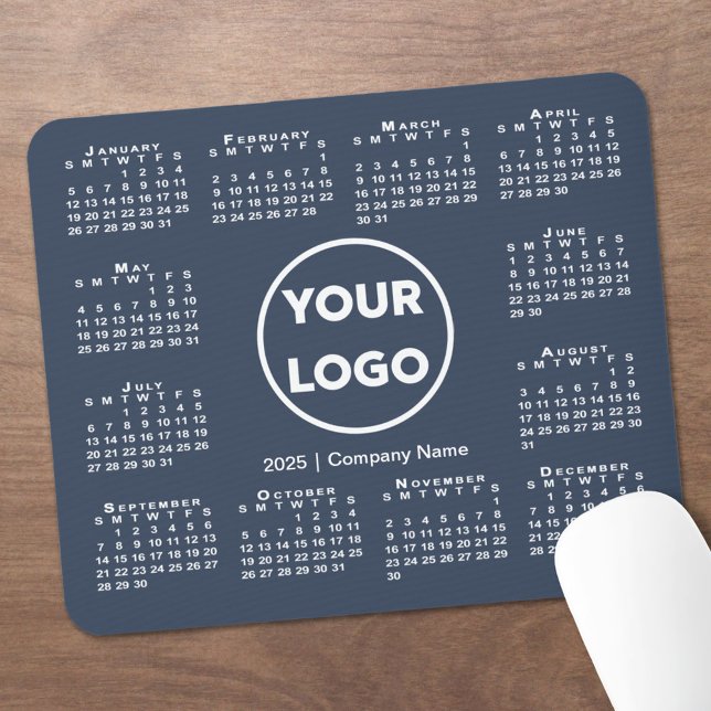Mousepad Logotipo simples para empresas no calendário 2025  (Simple 2025 Calendar Business Logo on Navy Blue Mouse Pad in situ)