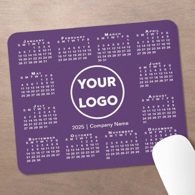 Mousepad Logotipo simples para empresas no calendário 2025  (Simple 2025 Calendar Business Logo on Purple Mouse Pad in situ)