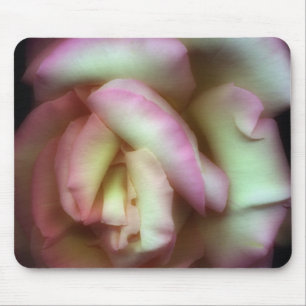 Mousepad <Love is a Rose> por Nathan Griffith