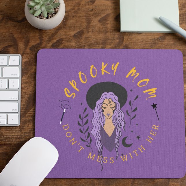 Mousepad Mamãe Spooky não se meta com ela (Spooky Mom: Don't Mess with Her Mousepad Cover from The Beekeeper Store)