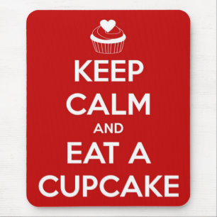 Mousepad Mantenha a calma e coma um vermelho do cupcake