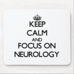 Mousepad Mantenha a calma e o foco na neurologia<br><div class="desc">Use a ferramenta da busca em minha loja para encontrar a outra mercadoria da NEUROLOGIA. Mantenha a calma e o foco nos produtos da neurologia disponíveis no camiseta, nas camisolas, nas camisas dos miúdos, em onsies infantis, em etiquetas, em ímãs, e em muito mais roupa da NEUROLOGIA inteiramente customizável a...</div>