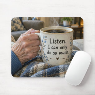 Mousepad Mão de Mulher Idosa Segurando uma Xícara de Café