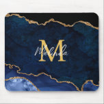 Mousepad Marinho Azul e Ágata de mármore Dourada<br><div class="desc">Esta plataforma de mouse apresenta um fundo de mármore agado elegante e glamouroso com detalhes geodésicos de gemstone e sotaques dourados falsos. O monograma combina o guião manuscrito e as fontes sans serif modernas para um aspecto elegante e sofisticado. Isso fará o presente ideal, pois ele pode ser personalizado com...</div>