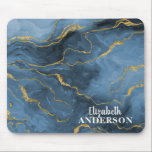 Mousepad Marinho Elegante Blue Agate Geode Marble Monograma<br><div class="desc">Um mouse azul e dourado de marinho quadrado bonito personalizado com seu nome em uma fonte de script para o primeiro nome e uma fonte sans serif para o sobrenome. Tem um marinho azul e amarelo elegante e fundo de mármore dourado agado. Faz uma elegante e na moda adicional ao...</div>