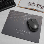 Mousepad Marque Dourado rosa Personalizado<br><div class="desc">O mousepad personalizado chic exibe seu nome,  nome comercial ou escolha de texto personalizado em caracteres brancos clássicos em um plano de fundo de cinza rico com fios verticais de cordas de folhas de rosa douradas falsas em cascata a partir do topo.</div>