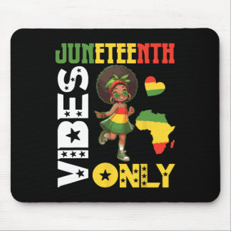 Mousepad Menina Afro-Americana Dançando Vibes de Juneteenth