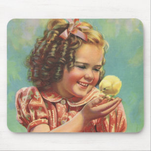 Mousepad Menina Antiga com Pintinho, Criança Feliz Sorriden