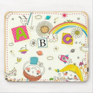 Mousepad Menina e menino que jogam pelo quadro-negro