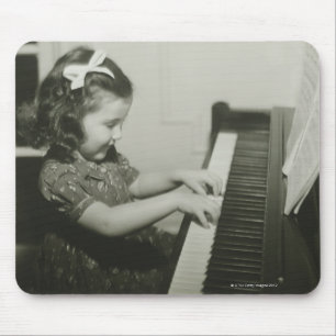 Mousepad Menina que joga o piano