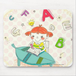 Mousepad Menina que senta-se na cadeira, estudando