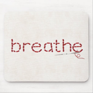 Mousepad mensagem de texto BREATHE com ponto vermelho com a