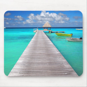 Mousepad Molhe com barcos em uma lagoa tropical