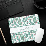 Mousepad Monograma branco verde-branco com padrão de cacto<br><div class="desc">Um fundo branco-quic decorado com um padrão caprichoso de cactos, cactos e suculentos pintados e corações vermelhos e verdes. Para garotas adolescentes e mulheres. Personalize e adicione seu nome. O nome é escrito com um grande estilo escrito à mão moderno. Letras verdes e coloridas. Para manter as hastes, exclua apenas...</div>