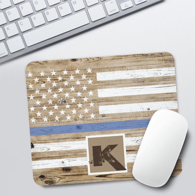 Mousepad Monograma de bandeira dos EUA da linha azul fina d (Rustic Wood Thin Blue Line USA Flag Monogram Mouse Pad)