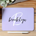 Mousepad Monograma de Script Branco Preto da Lavanda de Ten<br><div class="desc">Este elegante mouse personalizado apresenta um monograma e primeiro nome em um roteiro preto e branco moderno em um fundo de lavanda de tendência.</div>
