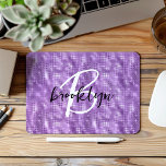 Mousepad Monograma de Script Branco Preto Preto Preto com G<br><div class="desc">Este elegante mouse personalizado apresenta um monograma e primeiro nome em um moderno roteiro preto e branco em um fundo brilho roxo.</div>