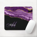 Mousepad monograma de tendências roxo e glitter dourado<br><div class="desc">Um rato de escola e casa com moderna e fofinha escrita monofórica com uma elegante agata giratória roxa e dourada. Você pode personalizar a modelo com seu próprio texto.</div>