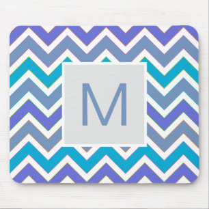 Mousepad Monograma do Padrão de Chevron Azul legal