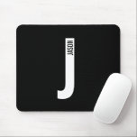 Mousepad Monograma e Nome de Negrito Personalizado Moderno<br><div class="desc">Design de Monograma moderno com letra monográfica "J" personalizada e nome no estilo de letra sans serif moderno e negrito. Presente perfeito para ele,  presente de dia de os pais e muito mais.</div>