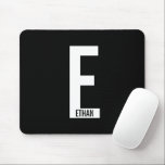 Mousepad Monograma e Nome de Negrito Personalizado Moderno<br><div class="desc">Design de Monograma moderno,  com letra monográfica "E" personalizada e nome no estilo de letra sans serif moderno e negrito. Presente perfeito para ele,  presente de dia de os pais e muito mais.</div>