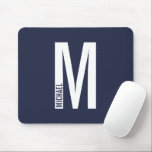 Mousepad Monograma e Nome de Negrito Personalizado Moderno<br><div class="desc">Design de Monograma moderno com letra monográfica "M" personalizada e nome no estilo de letra sans sans moderno, em negrito. Presente perfeito para ele, presente de dia de os pais e muito mais.</div>