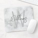 Mousepad Monograma e Nome Personalizados de Script de Ângul<br><div class="desc">Monograma personalizado e presentes de nome minimalista moderno Este design apresenta um nome personalizado no estilo de fonte e monograma do script de escrita manual moderno da cinza de luz, estilo de fonte sans moderno da cinza de luz como fundo, em fundo de mármore branco. Perfeito como presentes de dia...</div>
