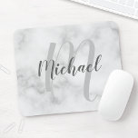 Mousepad Monograma e Nome Personalizados do Marble Branco<br><div class="desc">Monograma Personalizado e Presente de Nome com nome personalizado no estilo de fonte do script moderno da cinza e monograma no estilo de fonte do script moderno da cinza clara como fundo no fundo do mármore branco.</div>