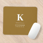 Mousepad Monograma Elegante Dourado e sofisticado de Luxo m<br><div class="desc">Um design vertical minimalista em estilo elegante com cor dourada e monograma inicial tipográfico grande. O texto pode ser facilmente personalizado para um design tão exclusivo quanto você!</div>