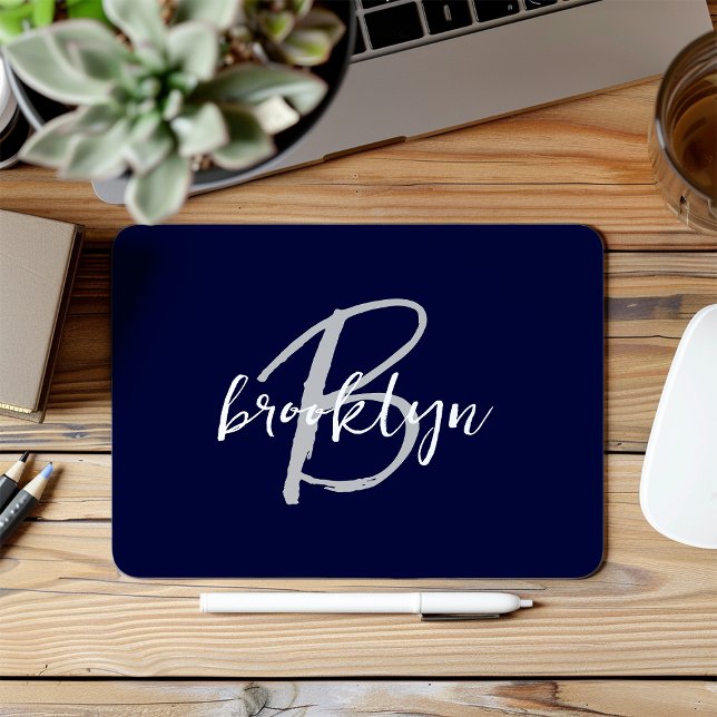 Mousepad Monograma moderno em azul marinho, cinza e branco (Criador carregado)