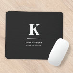 Mousepad Monograma Moderno Mínimo Preto e Branco<br><div class="desc">Design vertical minimalista em estilo elegante em monograma inicial monocromático preto e branco e grande tipográfico. O texto pode ser facilmente personalizado para um design tão exclusivo quanto você!</div>