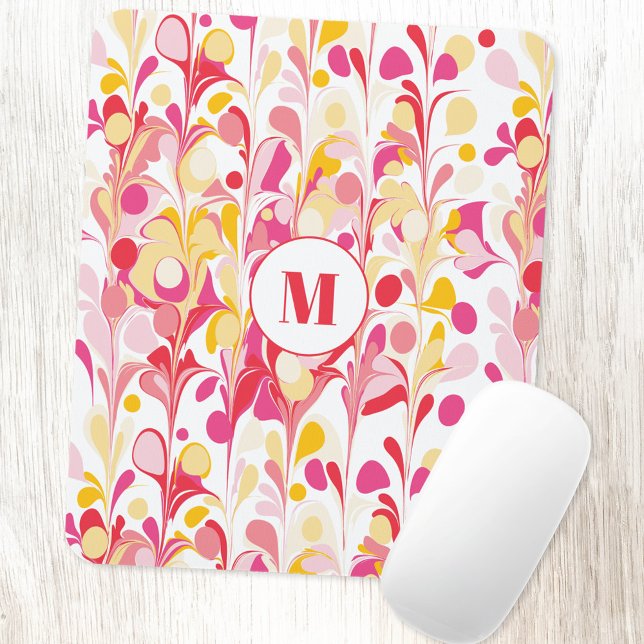 Mousepad Monograma Padrão Abstrato Mármore Retro Rosa (Modern retro pink yellow marble pattern personalized monogram initial mousemat)