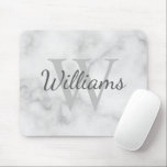 Mousepad Monograma personalizado e aparência de marcador de<br><div class="desc">O Monograma e o Nome Personalizados apresenta o nome personalizado no estilo de fonte do script de cinza e o monograma na fonte de cinza clara, se o estilo de fonte for fundo, no fundo da mármore branca. Perfeito como presente para ele, presente de dia de os pais e presente...</div>