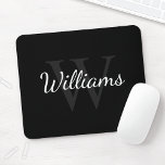 Mousepad Monograma Personalizado e Nome Preto<br><div class="desc">O Monograma e Nome Personalizados apresenta o nome personalizado no estilo de fonte do script branco e no monograma no estilo de fonte da cinza se o estilo de fonte for plano de fundo, no plano de fundo preto. Perfeito como presente para ele, presente de dia de os pais e...</div>