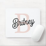 Mousepad Monograma Personalizado Moderno e Nome Pastel Rosa<br><div class="desc">Apresentamos o nosso Monograma Personalizado Moderno e o Nome Pastel Pink Mouse Pad, uma adição chic e funcional ao seu espaço de trabalho. Este mouse pad apresenta um design contemporâneo em rosa pastel suave, personalizado com seu monograma e nome. Perfeito por adicionar um toque de elegância à sua mesa, combina...</div>