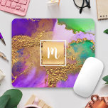 Mousepad Monograma verde de cor dourada-púrpura aqua-imperm<br><div class="desc">Um quadrado de folha de ouro esparso, falso, com um monograma de tipografia de script sobrepõe um fundo de cor de água roxo, roxo, verde, aqua, e cor de água rosa neste elegante, modesto, giro, monograma. Faz uma declaração de chic e na moda cada vez que você a usa. Um...</div>