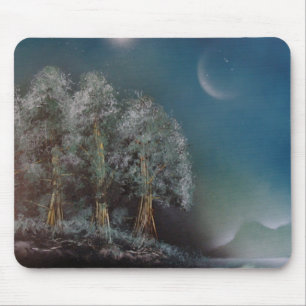 Mousepad Montanha e árvores da lua por Bernardo Perales