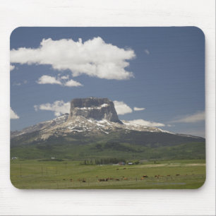 Mousepad Montanha principal com os pastos de pastar o gado