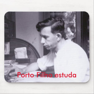 Mousepad mostra alguém estudando.