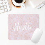 Mousepad Mouse rosa moderno do Hustle Marble<br><div class="desc">Pasta motivacional de mouse,  projetada por personalização,  com design de mármore feminino e na moda rosa com "Hustle" escrito em moderno script de pincel manual.</div>
