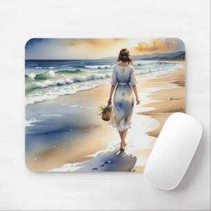Mousepad Mulher caminhando na praia com uma cesta de flores