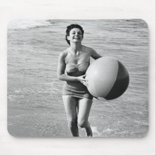 Mousepad Mulher com uma bola de praia