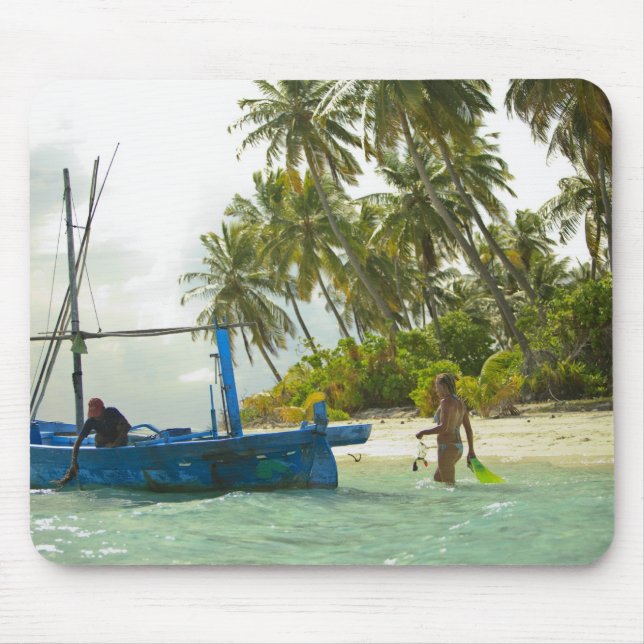 Mousepad Mulher em pequeno barco de pesca tradicional, (Frente)