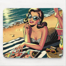 Mulher retrô na praia lendo uma revista de moda