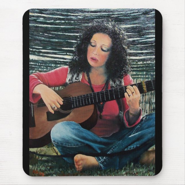 Mousepad Mulher Tocando Música Com Violão Acústico (Frente)